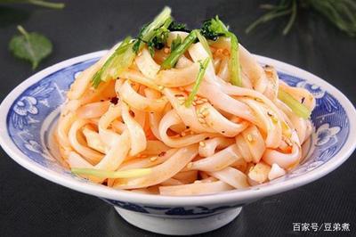 家里有面粉,就能做涼皮,詳細(xì)配方告訴你,不揉面洗面,一學(xué)就會